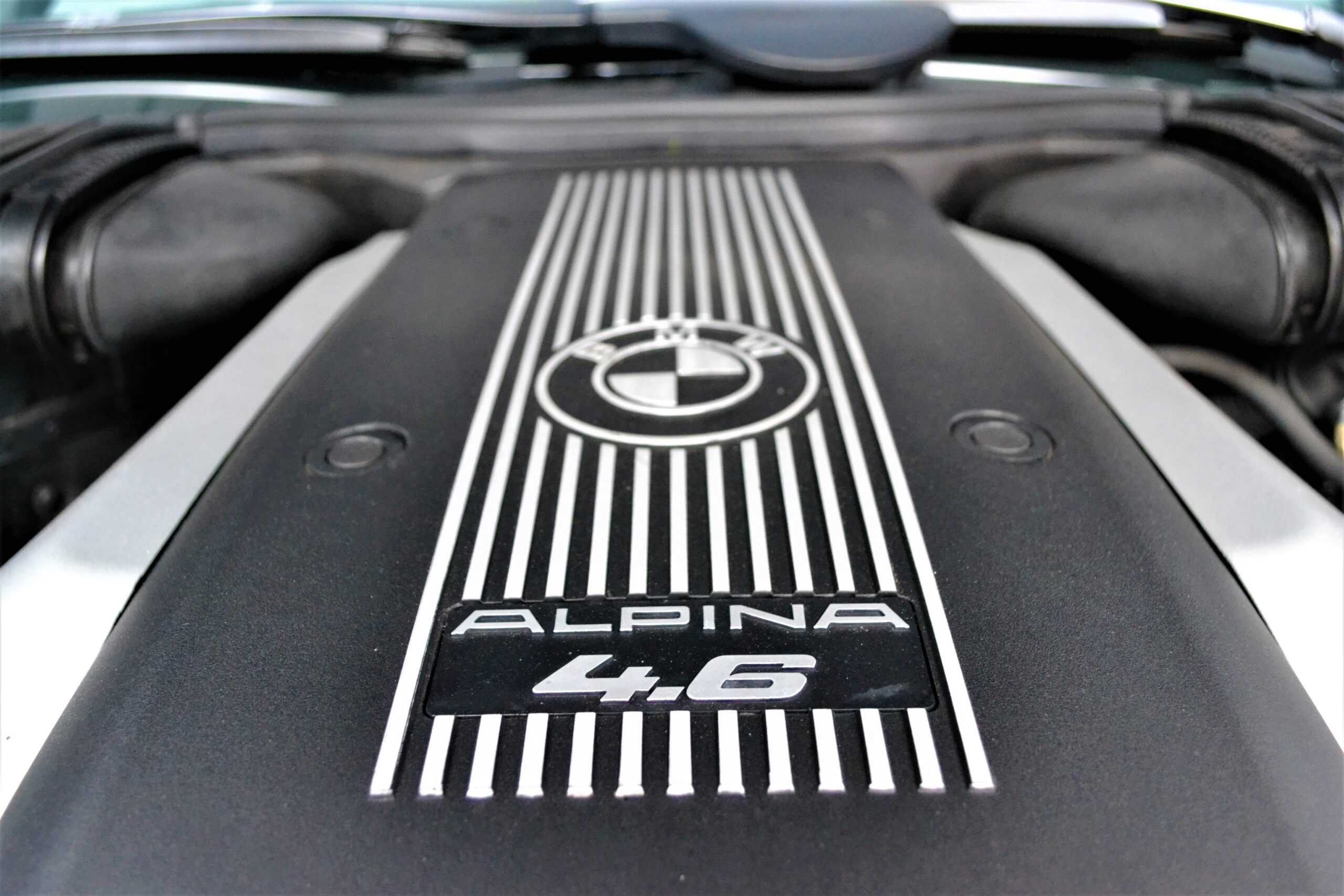 Cam cover on Alpina B10 V8.