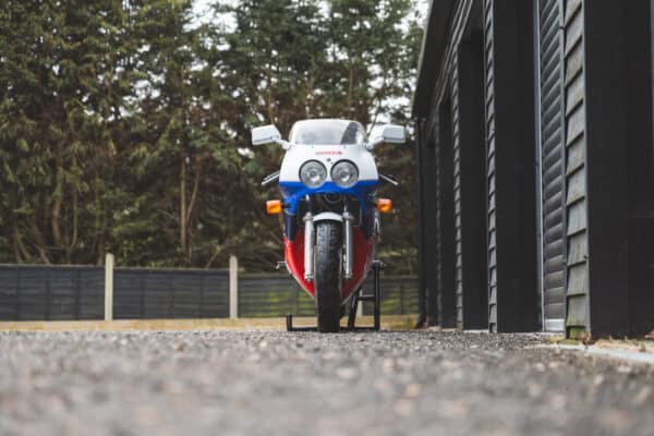 Front exterior of Honda RC30.