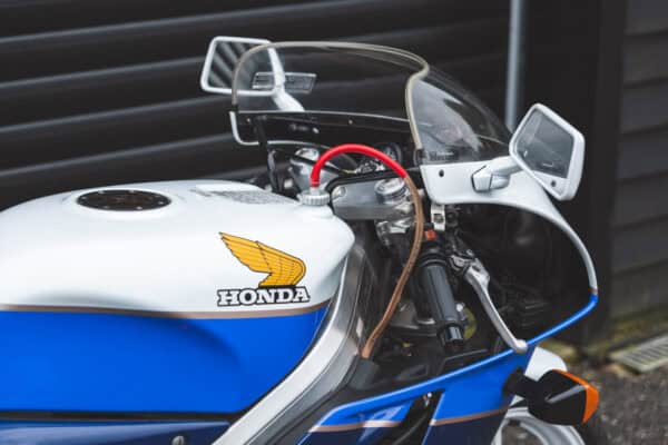 Honda RC30 petrol tank and handle bars.