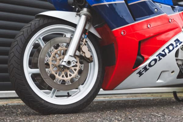 Front wheel of Honda RC30.