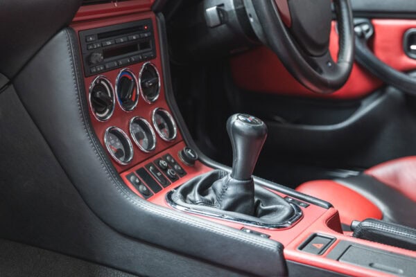 Centre console in black and red leather on BMW E36 Z3 M Coupe Sapphire Black.