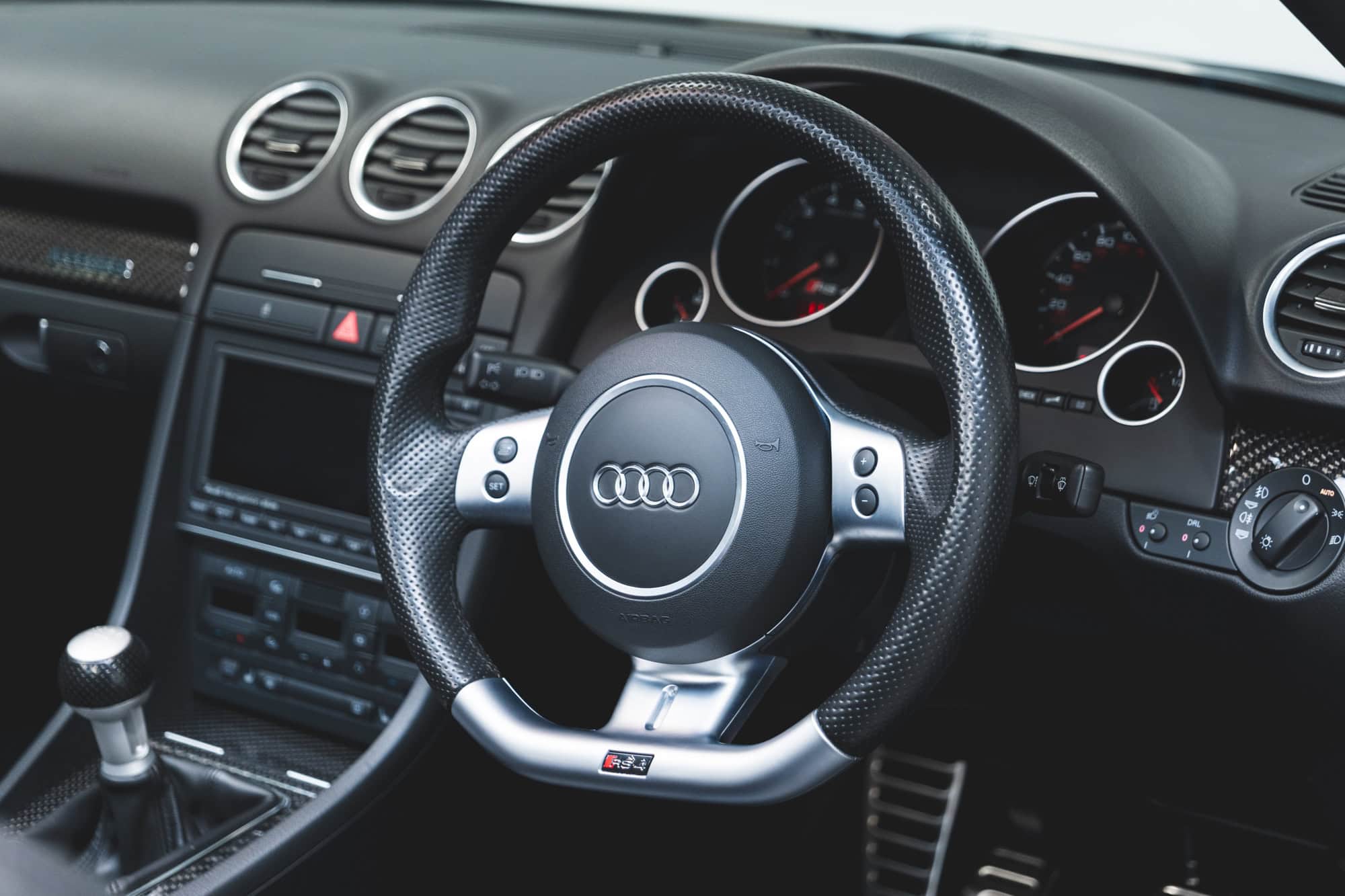 Centre console and steering wheels on Audi RS4 B7 Cabriolet Sprint Blue Supercharged.