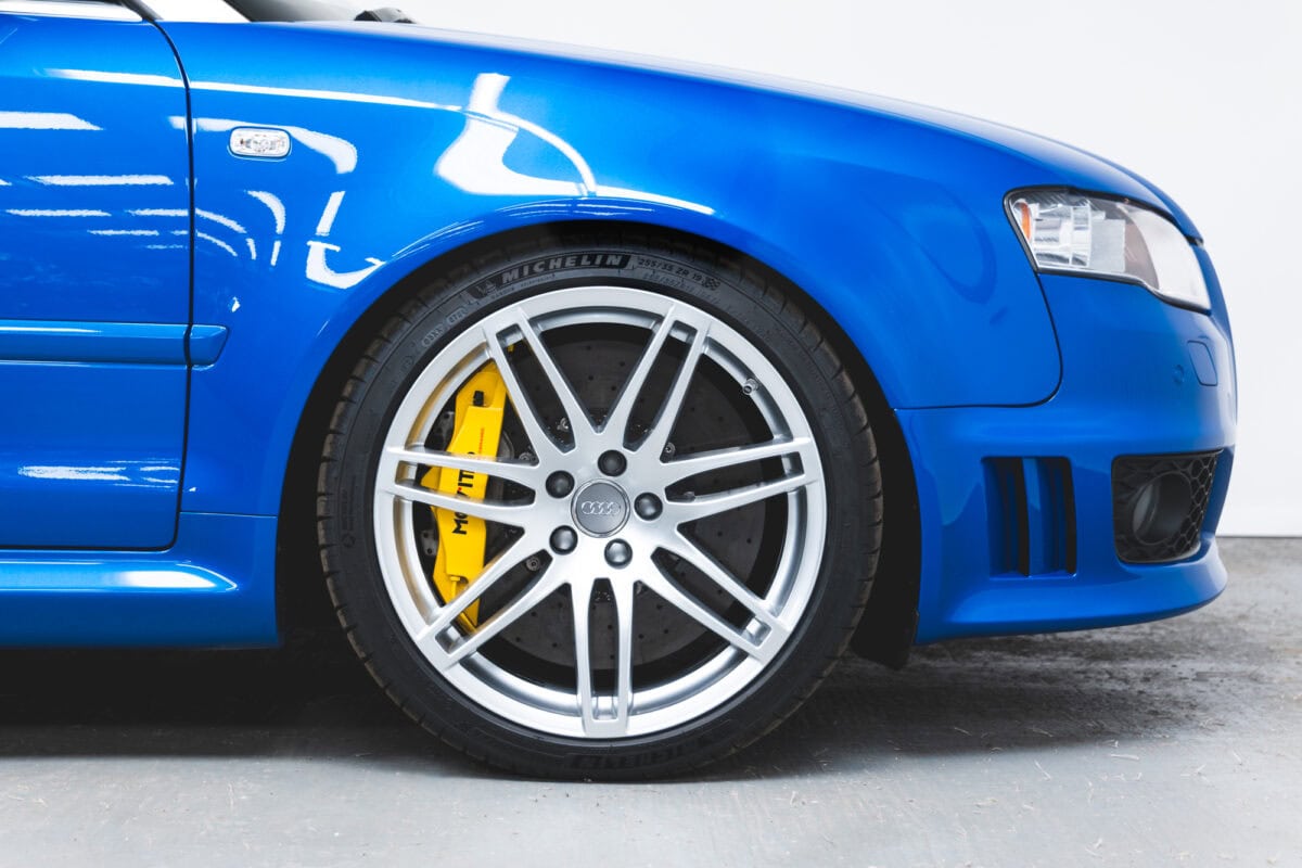 MovIt 6 Pot Brake Calipers Front on Audi RS4 B7 Cabriolet Sprint Blue Supercharged.