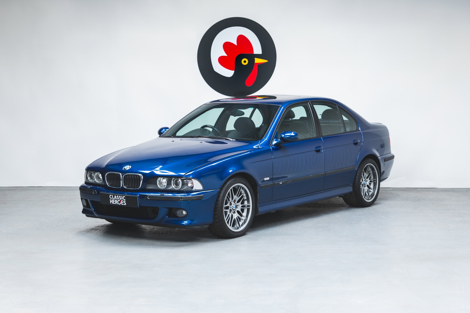 Nearside front exterior showing alloy wheels on BMW E39 M5 Avus Blue.