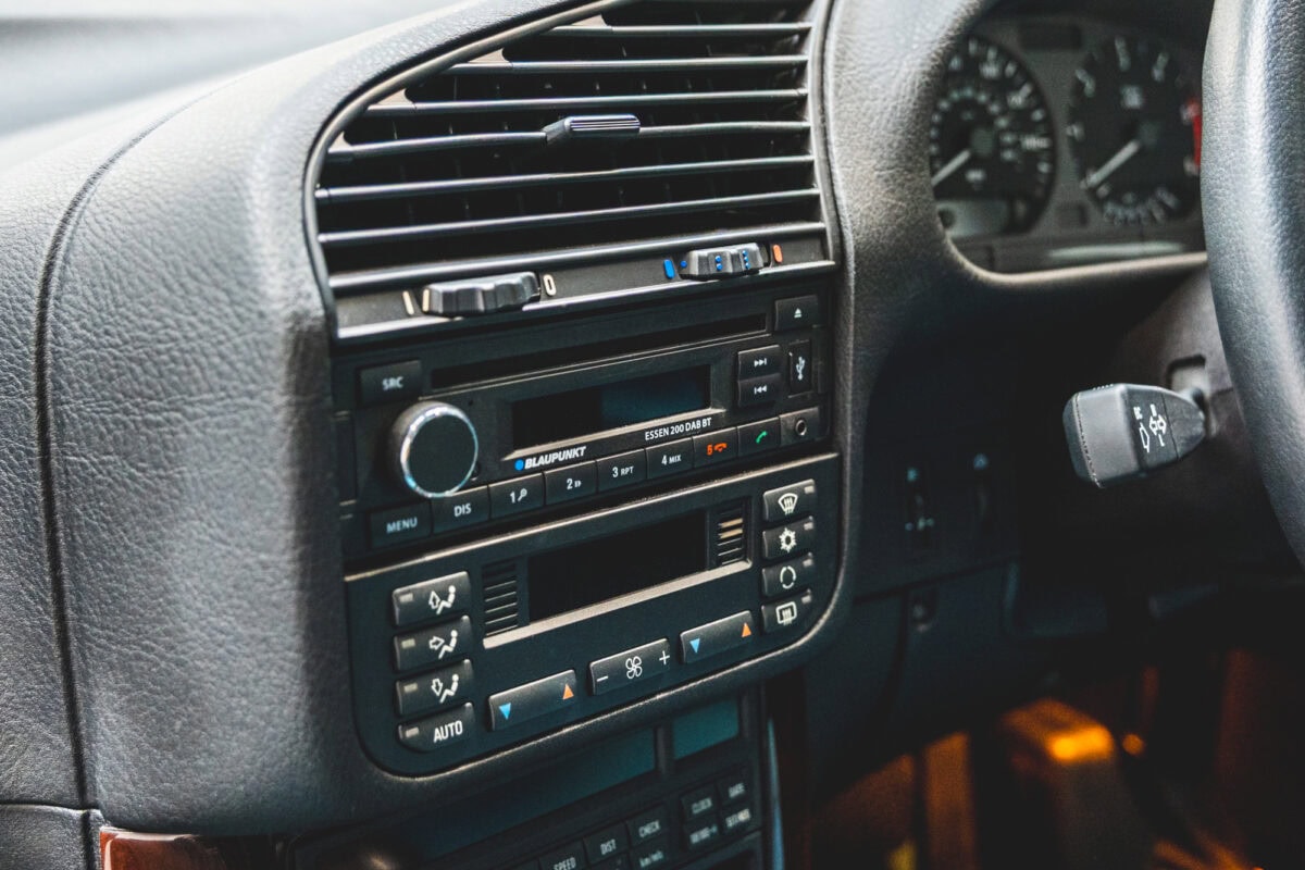 Blaupunkt Essen in centre console on BMW 1997 E36 523 TDS