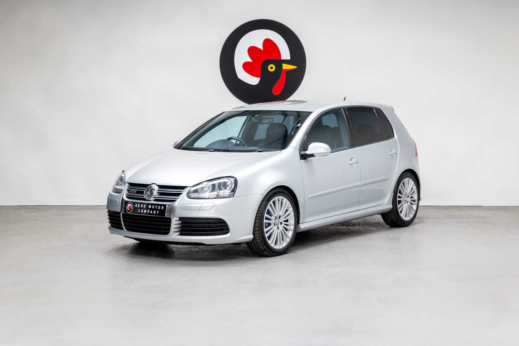 Front nearside exterior showing front grill and alloy wheels Volkswagen Golf R32 Reflex Silver DSG