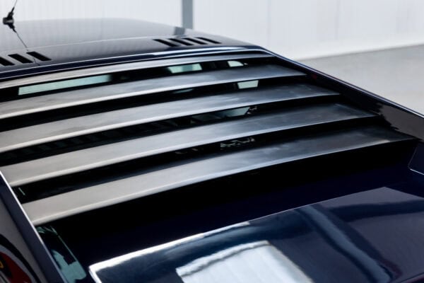 Close up view of louvre slats on engine cover tailgate on BMW E26 M1 1980 Nicht Blau