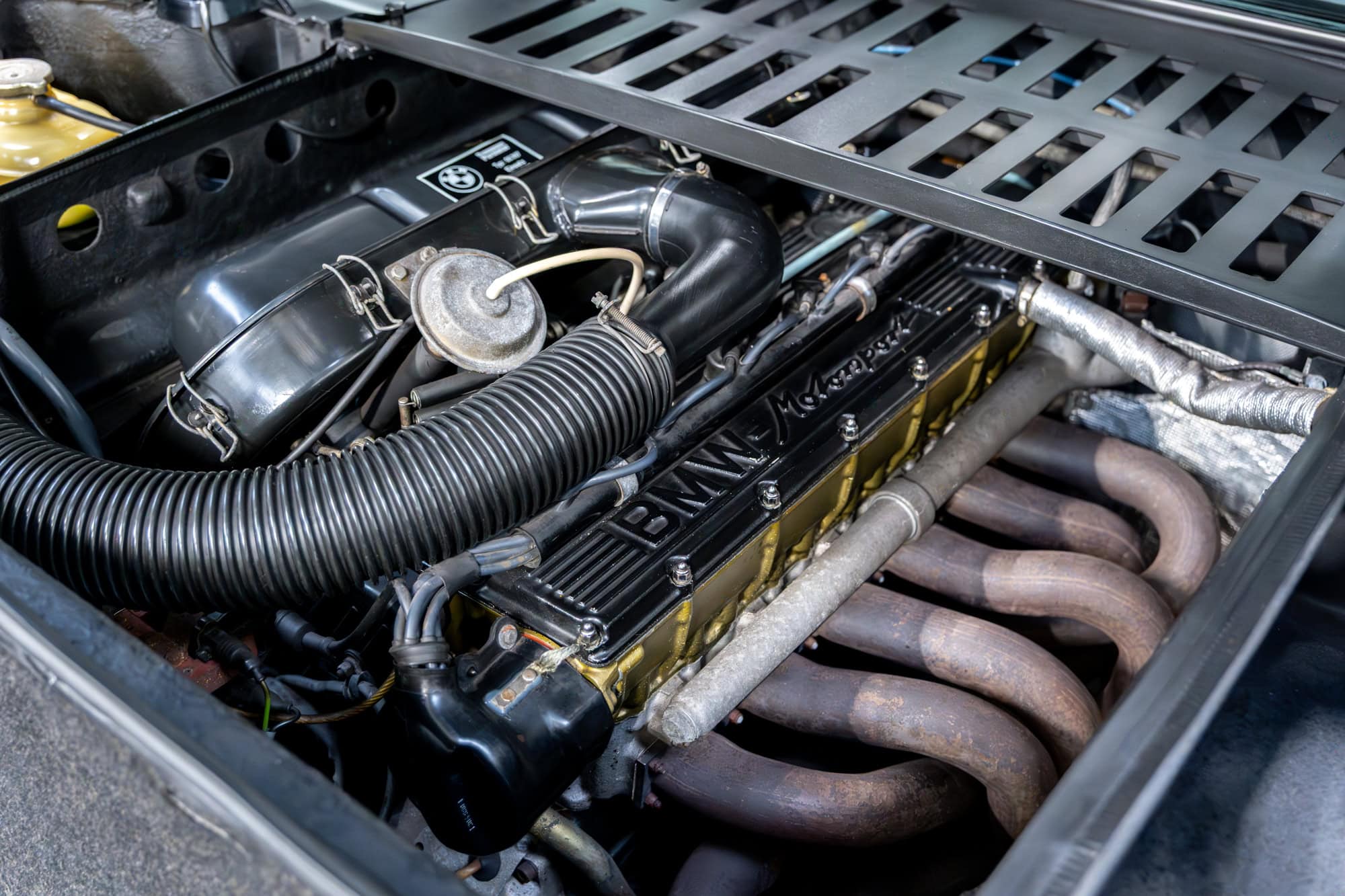 View into engine bay of BMW E26 M1 1980 Nicht Blau
