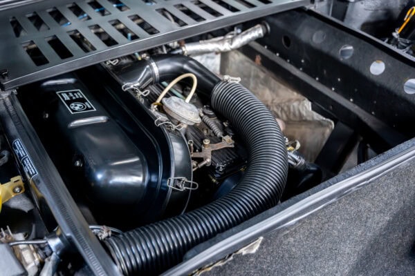 Overhead view into engine bay on BMW E26 M1 1980 Nicht Blau