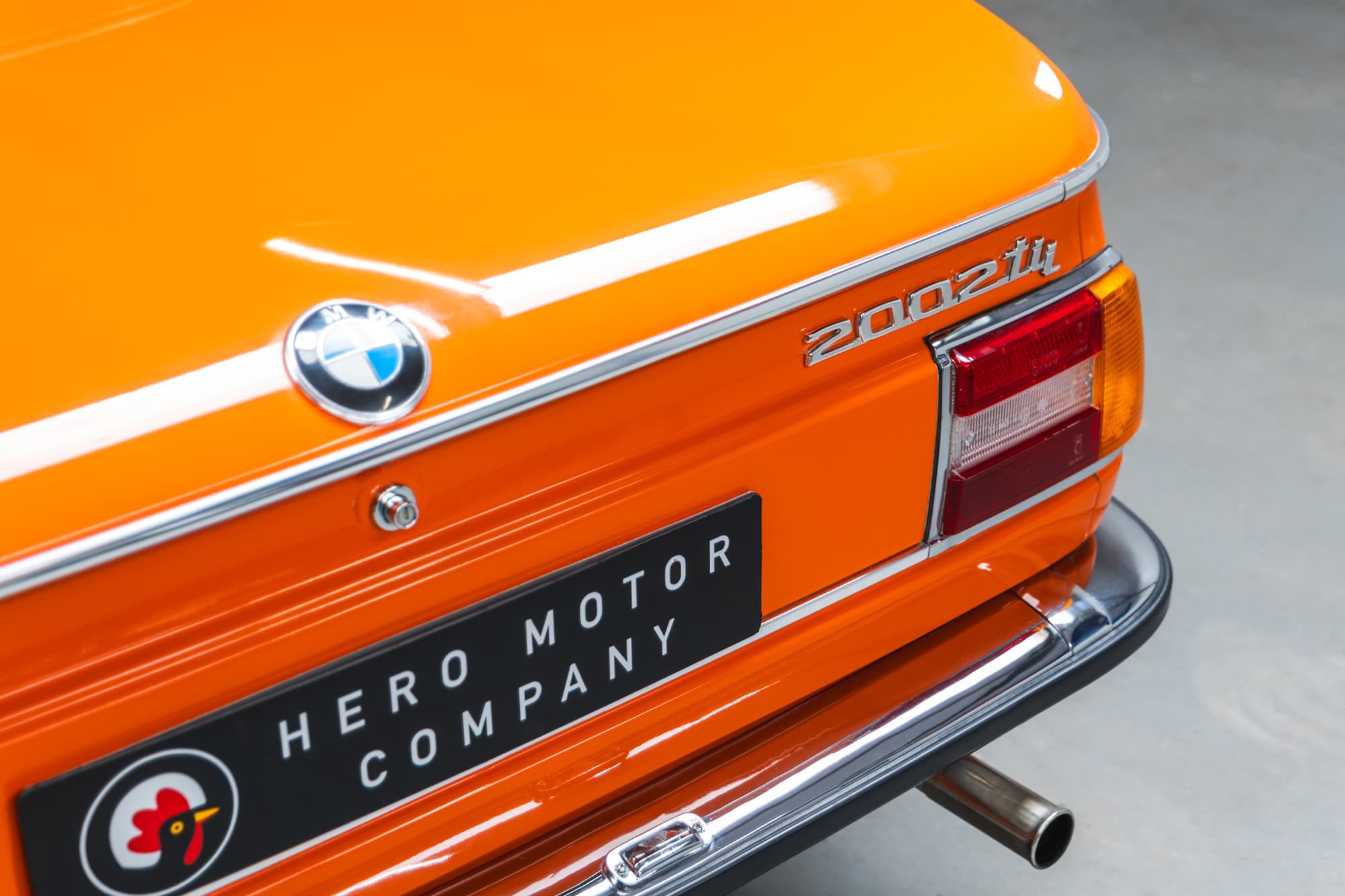 Rear badges of an Inka Orange BMW 2002 tii.
