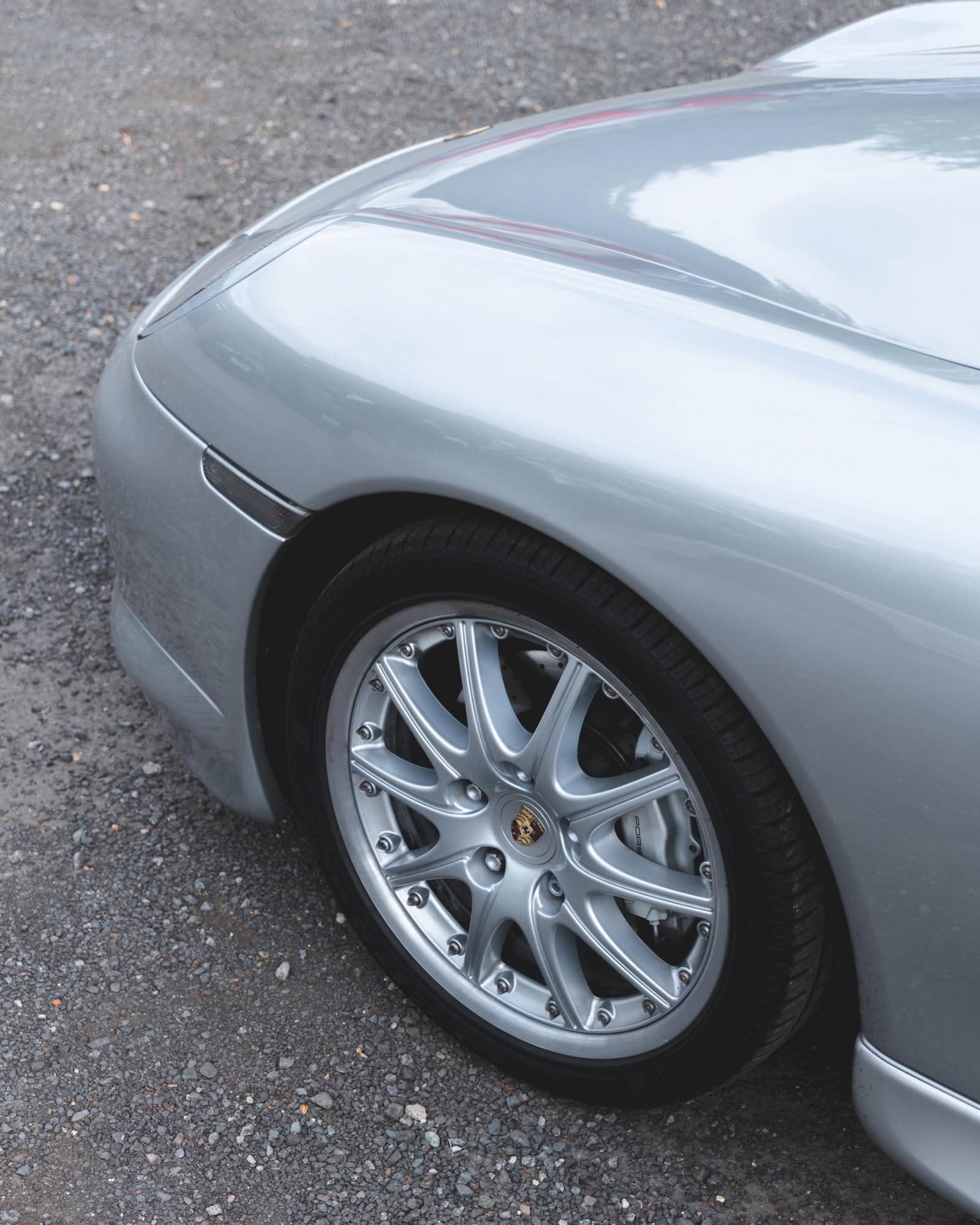 Split rim alloy wheels on a silver Porsche 996.